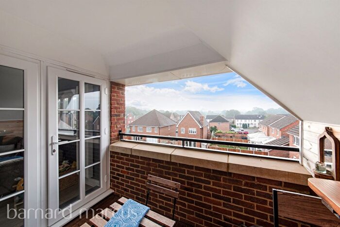 2 Bedroom Flat For Sale In Dover Road, Tadworth, KT20