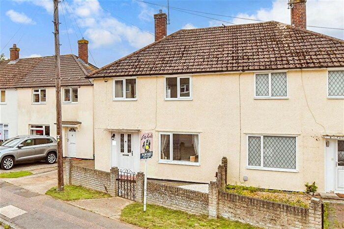 2 Bedroom Semi-detached House For Sale In Wilson Road, Tonbridge, Kent, TN10