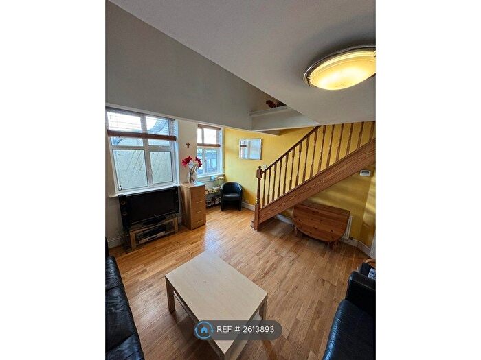 4 Bedroom Flat To Rent In Park Mansions, London, SW8
