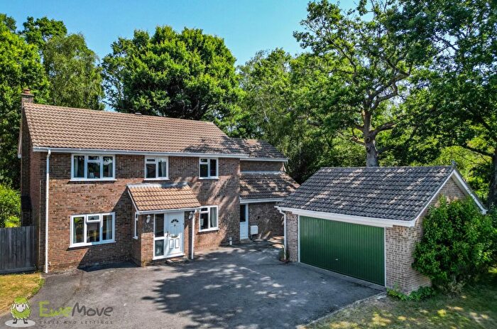 5 Bedroom Detached House For Sale In Hamble Drive, Tadley, Hampshire, RG26