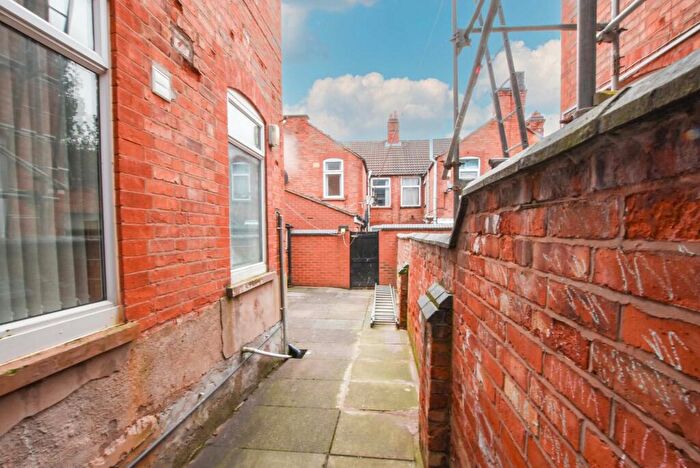 3 Bedroom Terraced House For Sale In Kimberley Road, Leicester, LE2