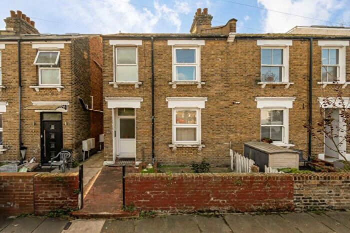 3 Bedroom Semi Detached House For Sale In Wells House Road, Acton, NW10