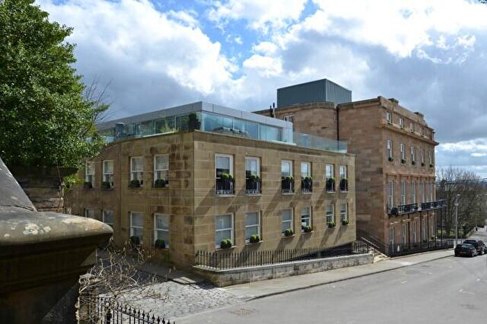 3 Bedroom Flat To Rent In Clifton Street, Glasgow, G3