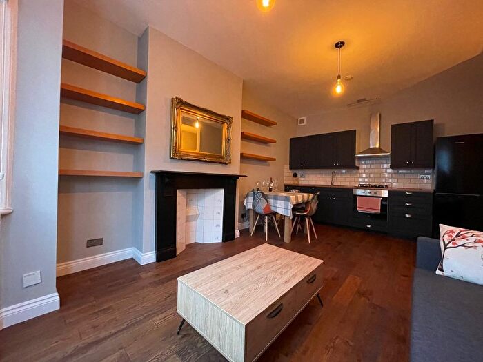 2 Bedroom Flat To Rent In Hackford Road, Oval, London, SW9