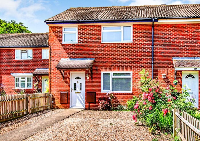 3 Bedroom End Of Terrace House For Sale In Seaton Close, Lymington, Hampshire, SO41