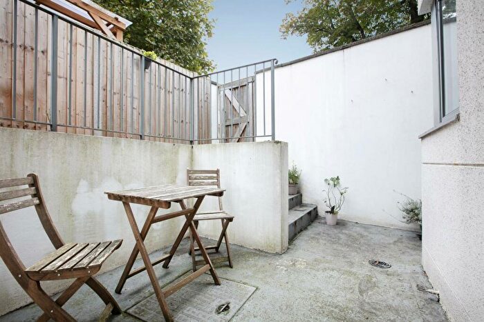 1 Bedroom Flat For Sale In Elmington Road, Camberwell, SE5