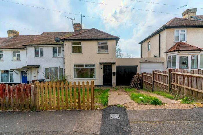 3 Bedroom End Of Terrace House To Rent In Woodstock Road, Strood, Rochester, Kent, ME2