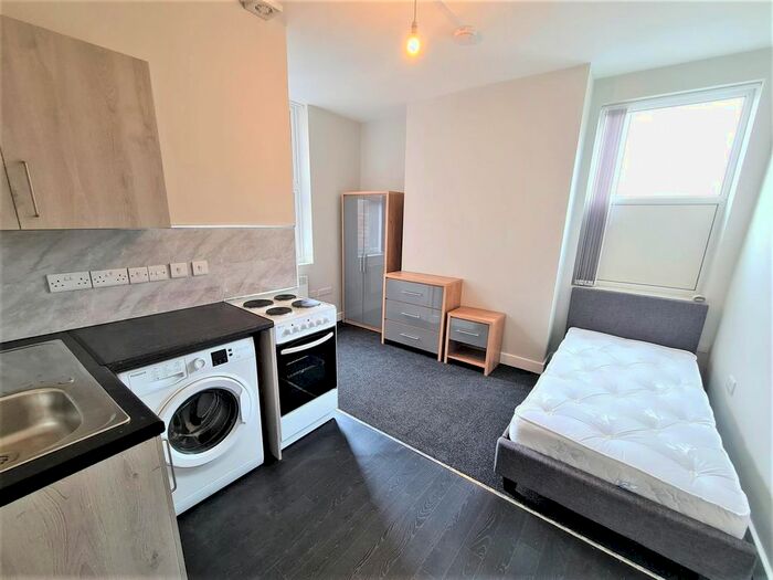 Studio To Rent In Merridale Lane, Wolverhampton, WV3