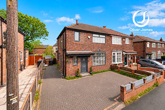 3 Bedroom Semi-Detached House For Sale In Lyndhurst Avenue, Irlam, M44
