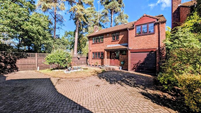 4 Bedroom Detached House For Sale In Woodpecker Close, Bordon, Hampshire, GU35