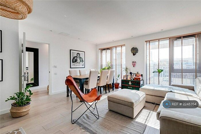 2 Bedroom Flat To Rent In Constance Court, London, SW11