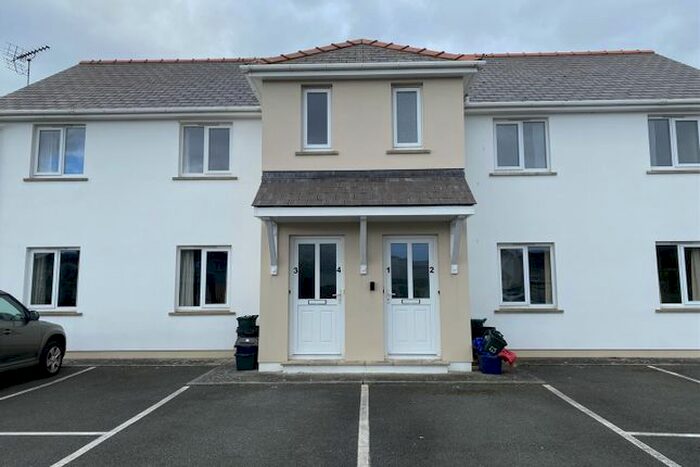 2 Bedroom Flat To Rent In Hall Park Close, Haverfordwest, SA61