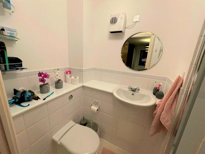 2 Bedroom Flat To Rent In Millicent Grove, London N13