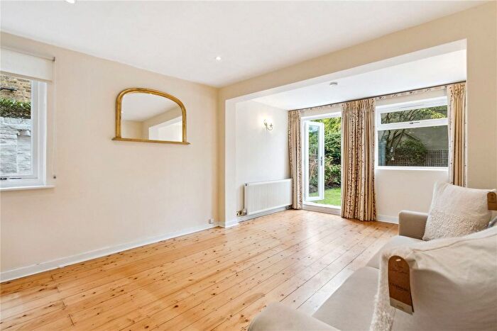 2 Bedroom Flat To Rent In Orlando Road, Clapham, SW4