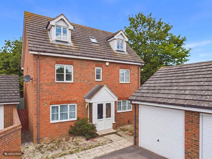 5 Bedroom Detached House For Sale In Shelduck Close, Allhallows, Rochester, ME3