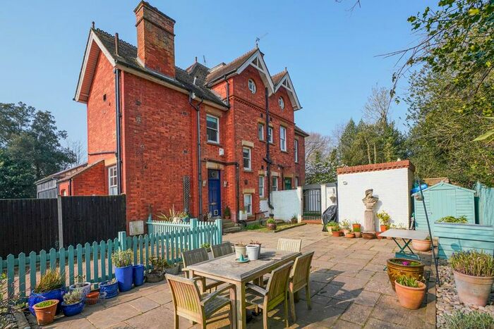 3 Bedroom Flat To Rent In Woburn Hill, Addlestone, KT15