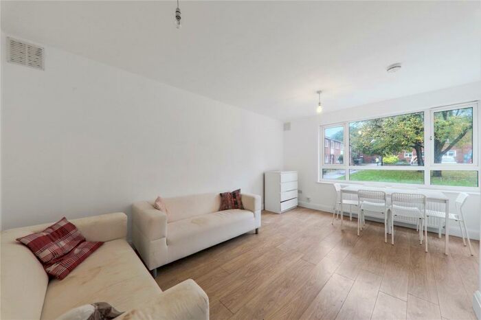 4 Bedroom Apartment To Rent In Birchmore Walk, Highbury East, Islington, London, N5