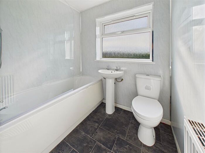 2 Bedroom End Of Terrace House For Sale In Corona Drive, Hull, HU8