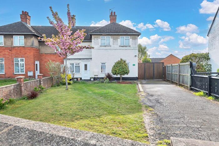 3 Bedroom Semi Detached House For Sale In Dells Lane, Biggleswade, SG18