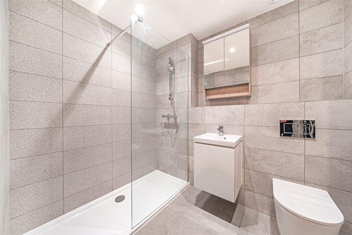 2 Bedroom Flat For Sale In Mount Harry Road, Sevenoaks, Kent, TN13