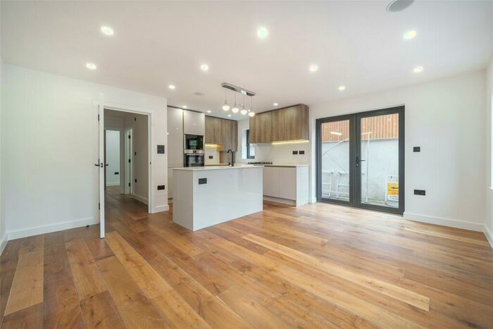 3 Bedroom Apartment To Rent In Riddlesdown Road, Purley, CR8