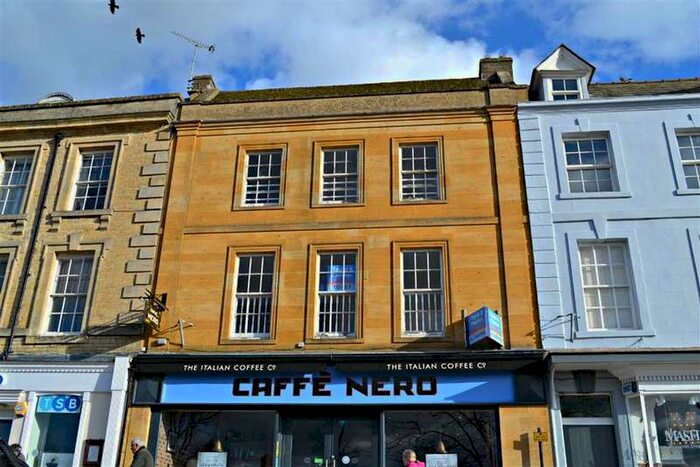 3 Bedroom Flat To Rent In High Street, Chipping Norton, Oxfordshire, OX7