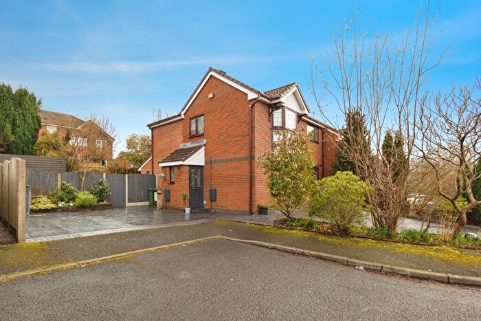 4 Bedroom Semi Detached House For Sale In Breckland Close, Stalybridge, Greater Manchester, SK15