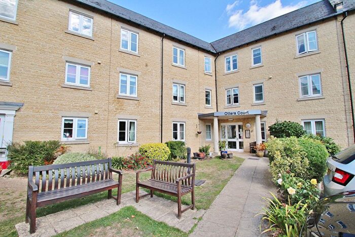 2 Bedroom Flat For Sale In Otters Court, Witney, OX28