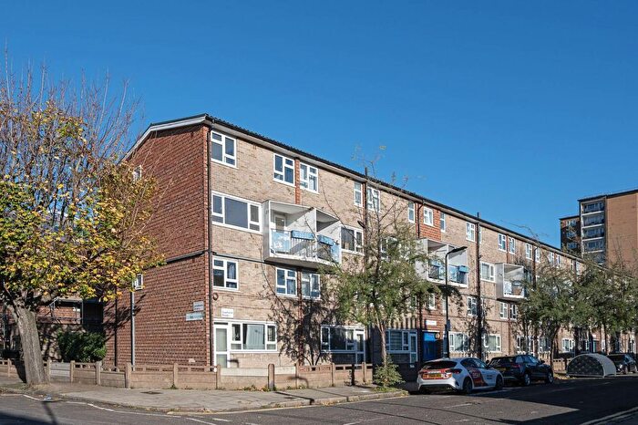 3 Bedroom Maisonette To Rent In Richmond Road, Dalston, London, E8