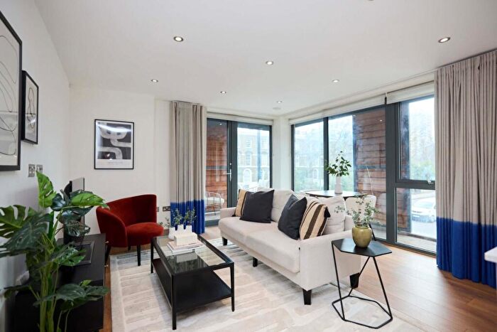 2 Bedroom Flat To Rent In Carlton Grove, London, SE15