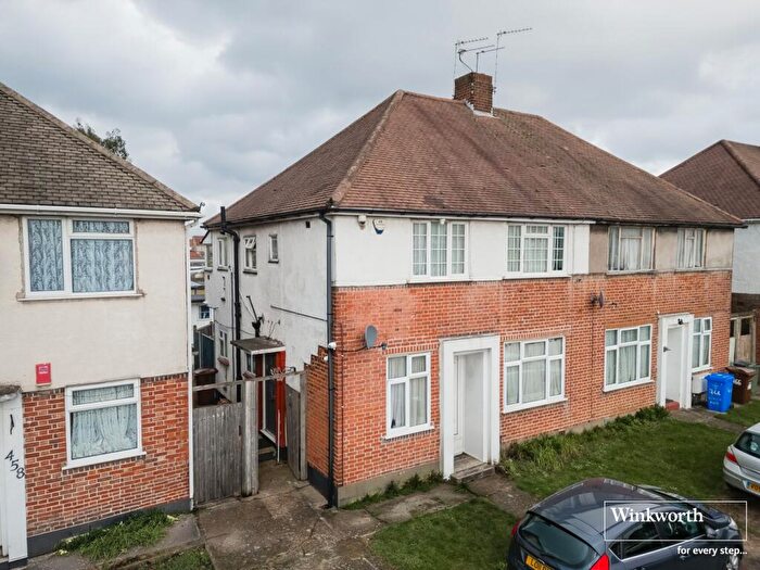 2 Bedroom Apartment For Sale In Kenton Road, Harrow, Middlesex, HA3