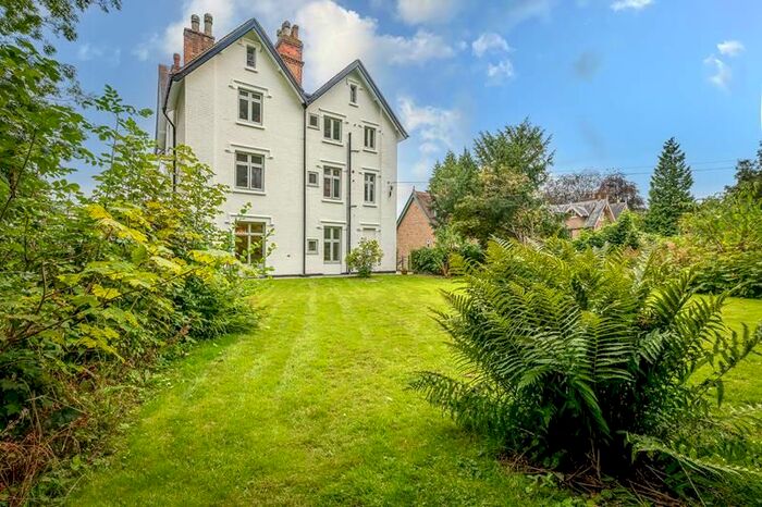 3 Bedroom Flat To Rent In Chatsworth House, Abbey Road, Malvern, Worcestershire, WR14