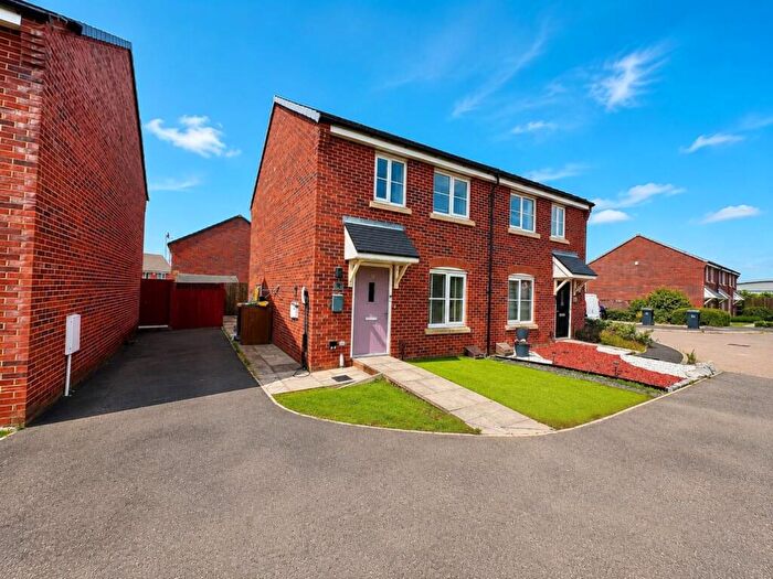 2 Bedroom Semi-Detached House For Sale In Skimmer Close, Pineham Village, Northampton, NN4