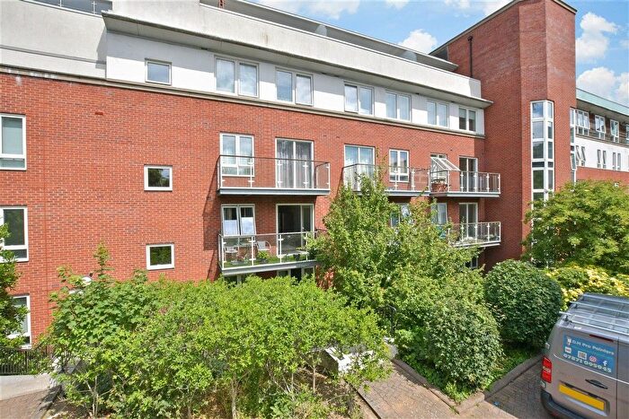 1 Bedroom Flat For Sale In High Road, South Woodford, E18
