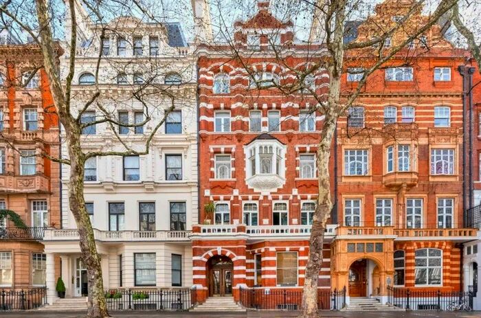 3 Bedroom Flat To Rent In Queen's Gate, London, SW7