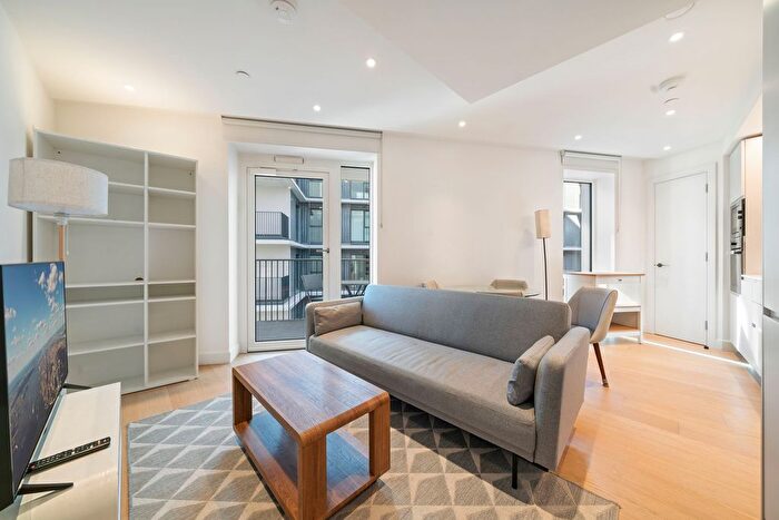 1 Bedroom Flat For Sale In Lincoln Apartments, Fountain Park Way, London, W12