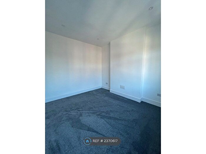 2 Bedroom Flat To Rent In Edmonton, London, N9