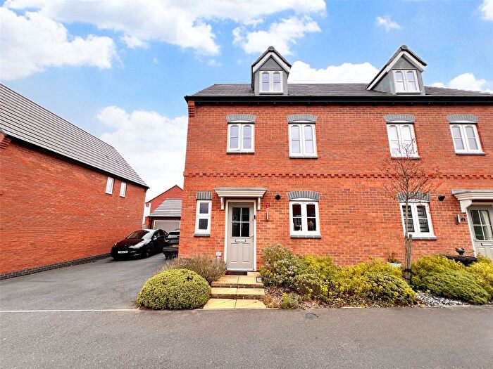 4 Bedroom Semi Detached House For Sale In Fallow Way, Mansfield, Nottinghamshire, NG18