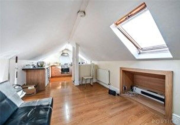 1 Bedroom Flat To Rent In Tremadoc Road, London, SW4