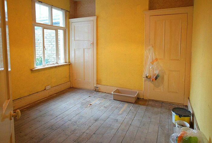 2 Bedroom Flat For Sale In Fontenoy Road, London, SW12