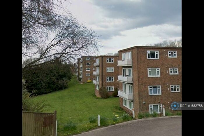 3 Bedroom Flat To Rent In Woodland Court, Hove, BN3