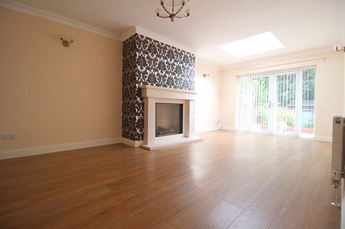 3 Bedroom Semi-Detached House To Rent In Lindrosa Road, Streetly, Sutton Coldfield, B74