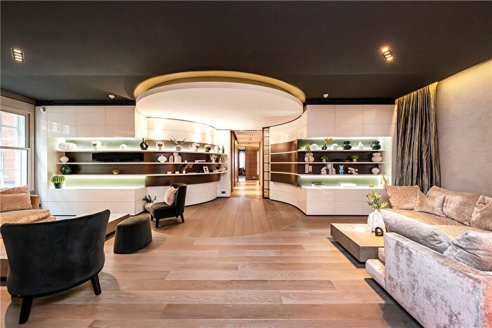 4 Bedroom Flat To Rent In North Row, London, W1K