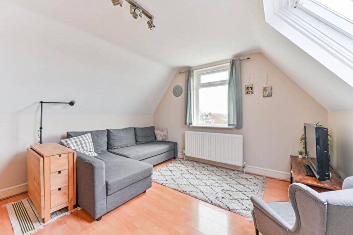 1 Bedroom Flat For Sale In Holmesdale Road, South Norwood, London, SE25