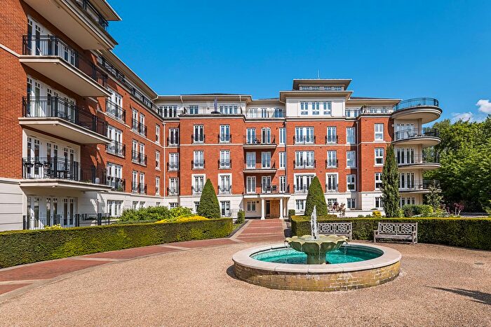 3 Bedroom Flat For Sale In Clevedon Road, Twickenham, TW1