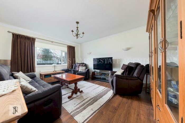 2 Bedroom Flat To Rent In Culloden Road, Enfield, EN2
