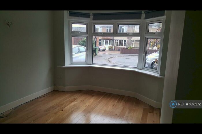 3 Bedroom Semi-Detached House To Rent In Westbury Road, Southampton, SO15