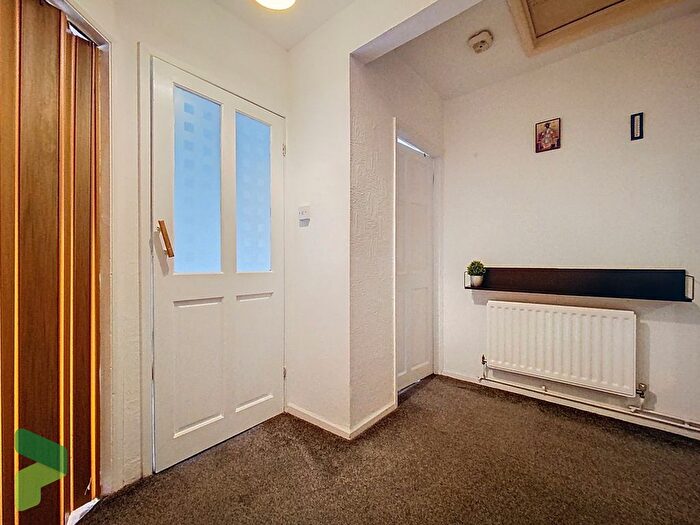 2 Bedroom Flat To Rent In Birch Hall Avenue, Darwen, BB3