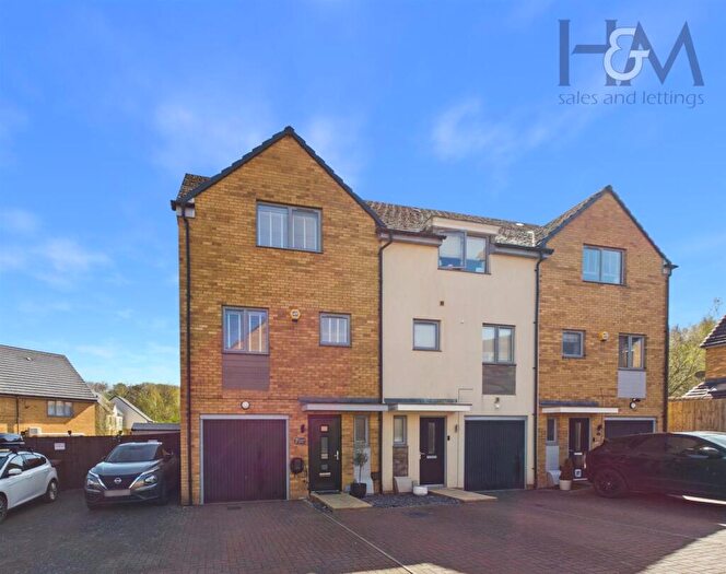 4 Bedroom Town House For Sale In Lulworth Close, Great Ashby, SG1