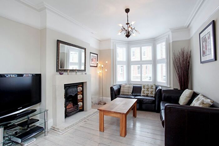 3 Bedroom Terraced House To Rent In Devereux Road, Windsor, SL4